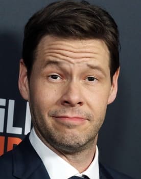  Ike Barinholtz